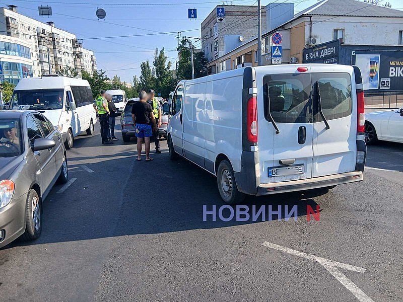 В Николаеве «Рено» врезался в BYD: движение затруднено