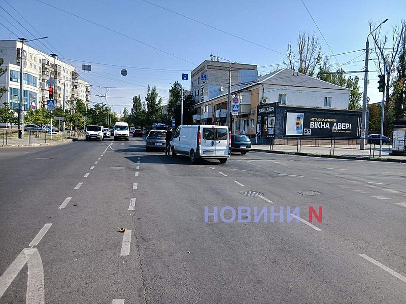 В Николаеве «Рено» врезался в BYD: движение затруднено