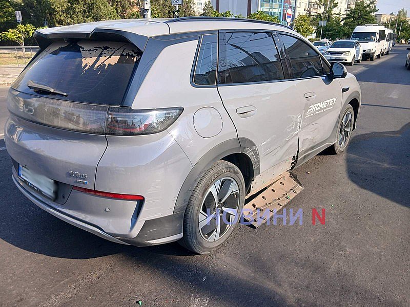 В Николаеве «Рено» врезался в BYD: движение затруднено