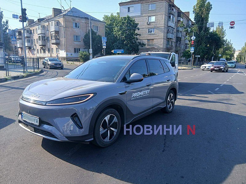 В Николаеве «Рено» врезался в BYD: движение затруднено