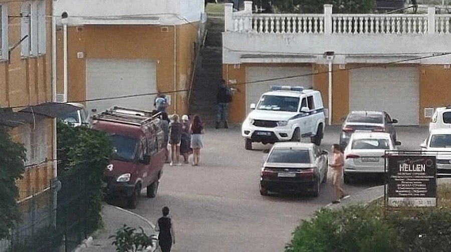 В Севастополе при взрыве погиб военный РФ: ФСБ заявило о задержании подозреваемой