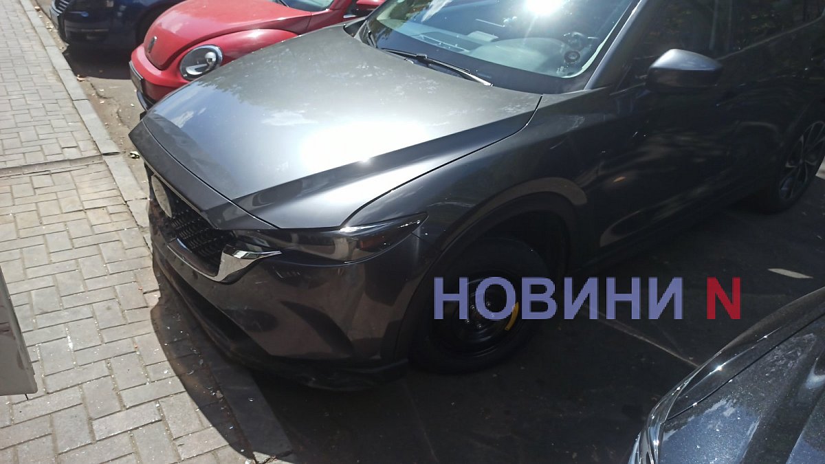 У центрі Миколаєва Mazda в\