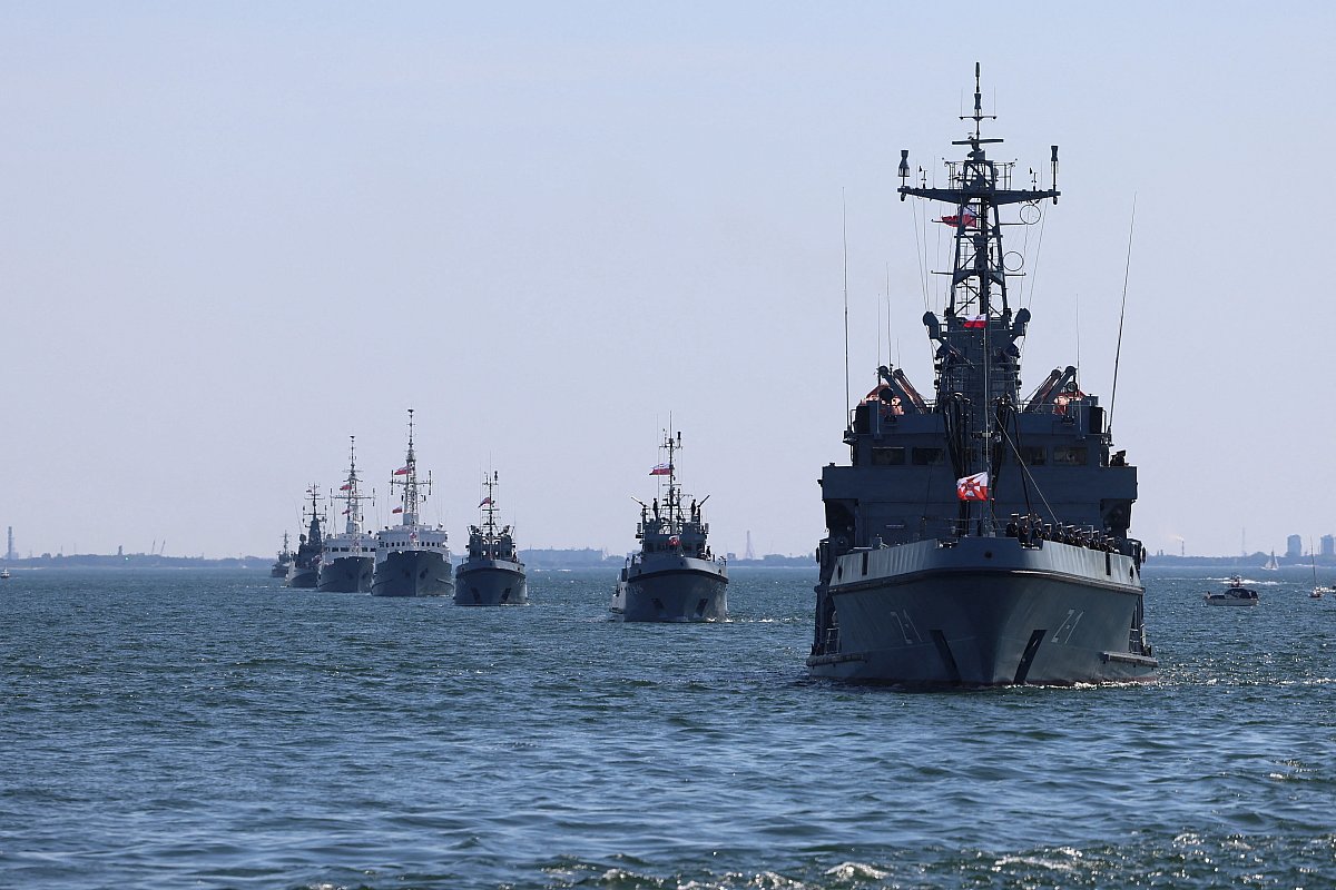 Польша провела крупнейший в своей истории военный парад (фото, видео)