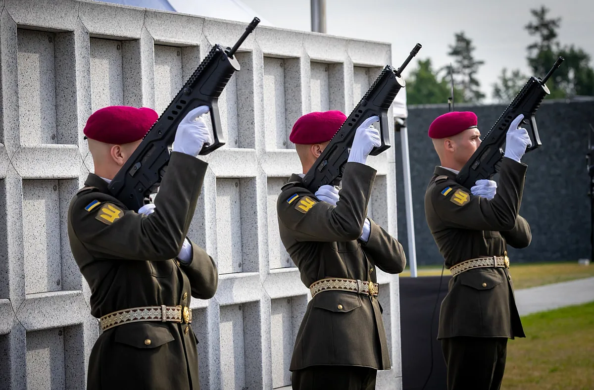 Евгения Коновальца перезахоронили на Национальном военном мемориальном кладбище (фото)