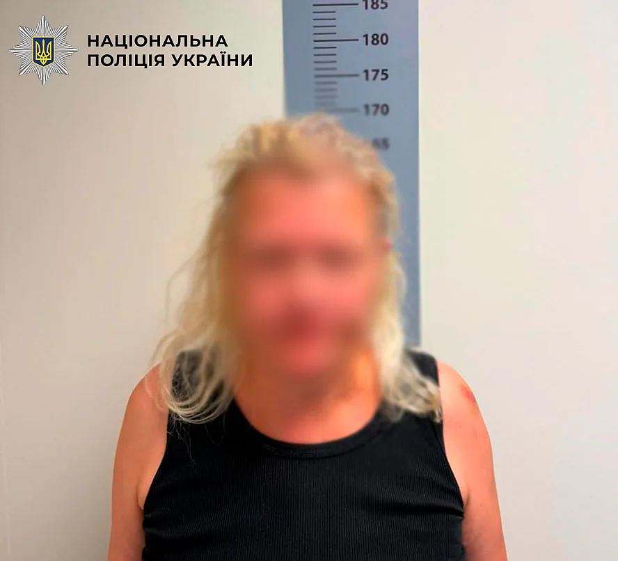 В Киеве женщина выбросила собаку с балкона четвертого этажа (видео)