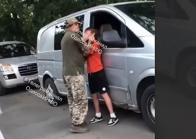 Військовий бив і душив дитину: після появи відео в Одеському ТЦК розпочали перевірку