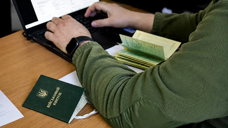 17-летняя сирота из Днепра осталась без опекуна после его отправки в ТЦК