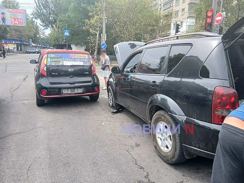 У центрі Миколаєва автомобіль «Кіа» зіткнувся із SsangYong: утворився автомобільний затор