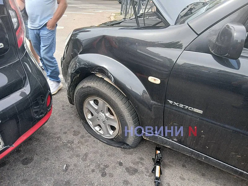 У центрі Миколаєва автомобіль «Кіа» зіткнувся із SsangYong: утворився автомобільний затор