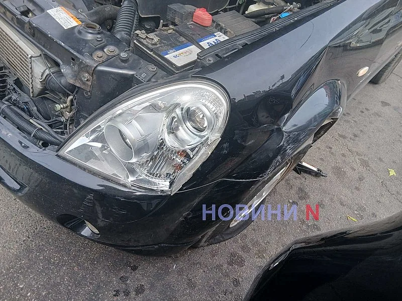 У центрі Миколаєва автомобіль «Кіа» зіткнувся із SsangYong: утворився автомобільний затор