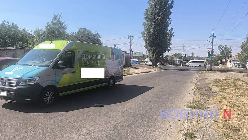 Два микроавтобуса столкнулись на перекрестке в Николаеве