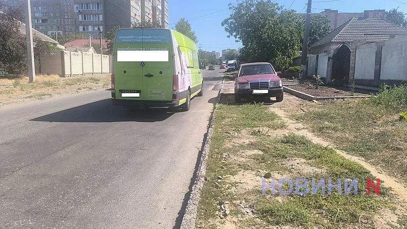 Два микроавтобуса столкнулись на перекрестке в Николаеве