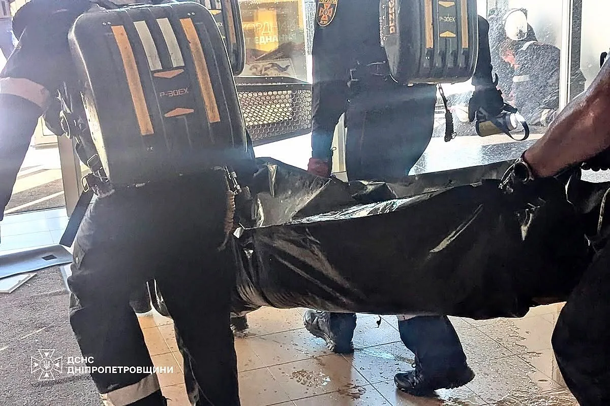 Армия РФ ударила по торговому центру в Кривом Роге: количество погибших и пострадавших резко возросло. ОБНОВЛЕНО