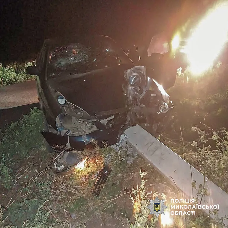 Пьяный водитель врезался в опору ЛЭП в Николаевской области: пострадал пассажир
