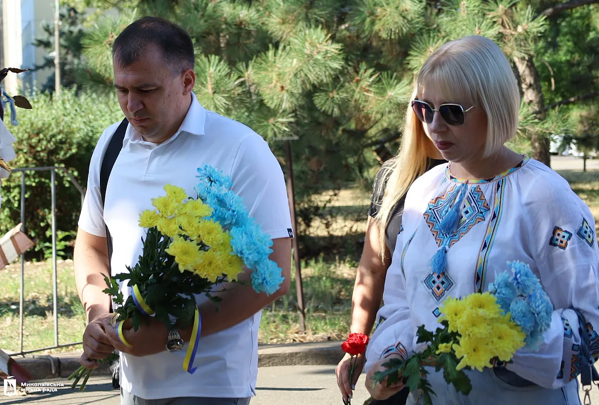 У День Незалежності миколаївці вшанували пам\