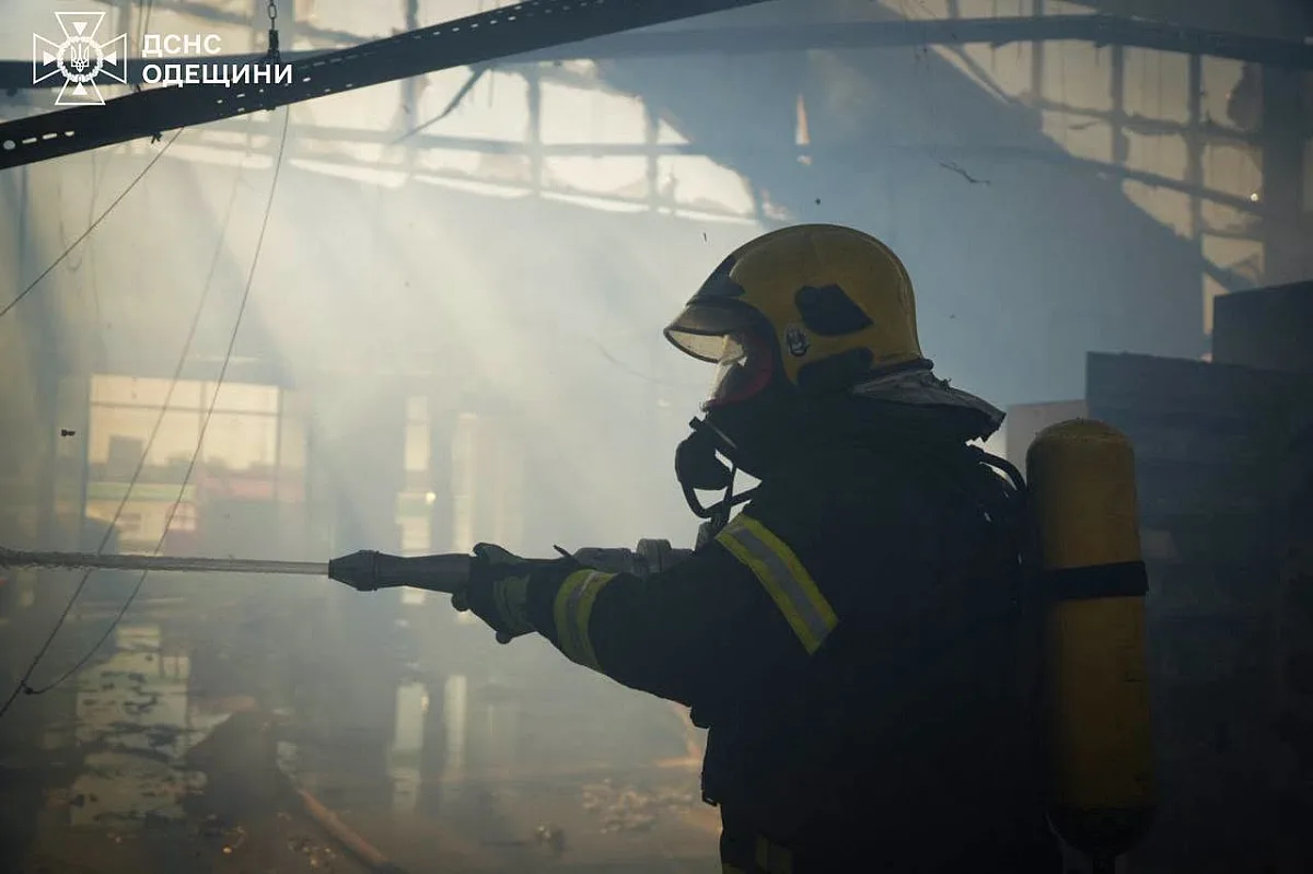 Есть пострадавшие из-за атаки на «Эпицентры» в Одессе: фото и видео с места происшествия
