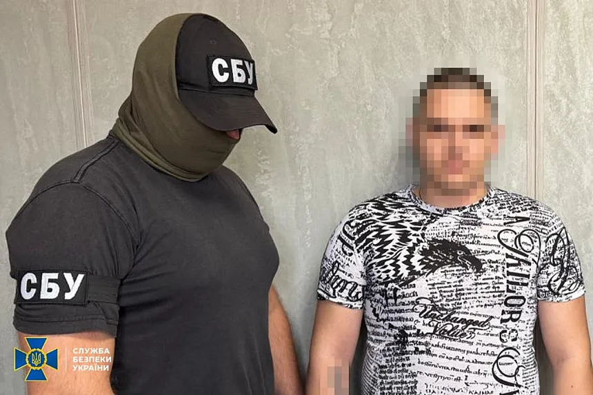 В Ровенской области СБУ задержала мужчину, который устанавливал скрытые камеры для наведения ударов РФ
