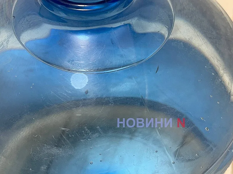 В Николаеве продают очищенную воду с комарами: после жалобы на предприятии пообещали провести экспертизу