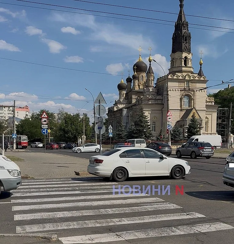 ДТП в центре Николаева: образовалась пробка, движение трамваев перекрыто