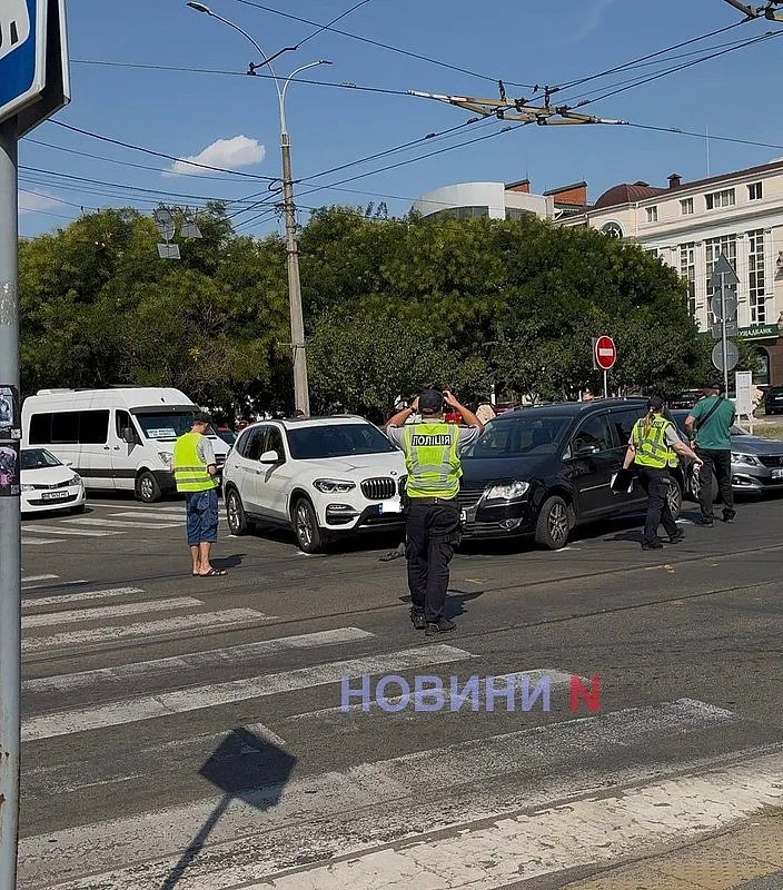 ДТП в центре Николаева: образовалась пробка, движение трамваев перекрыто