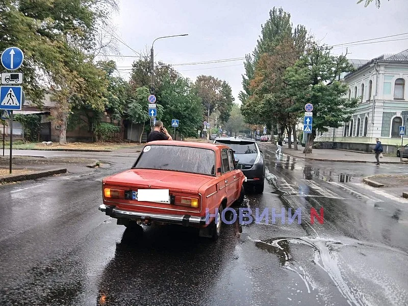 ВАЗ врезался в электромобиль в центре Николаева
