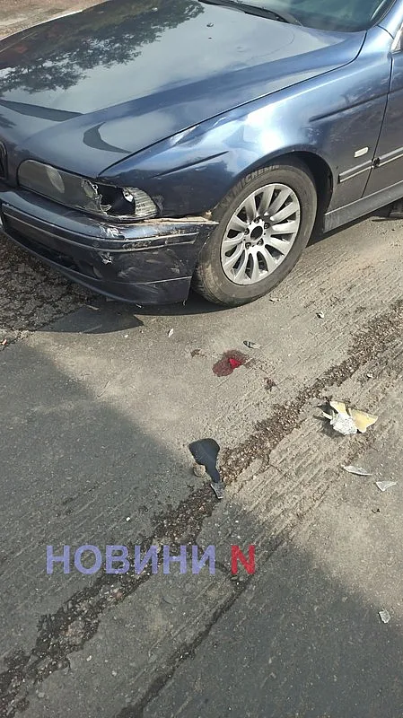 В Николаеве мопедист врезался в «БМВ»: пострадавшего госпитализировали