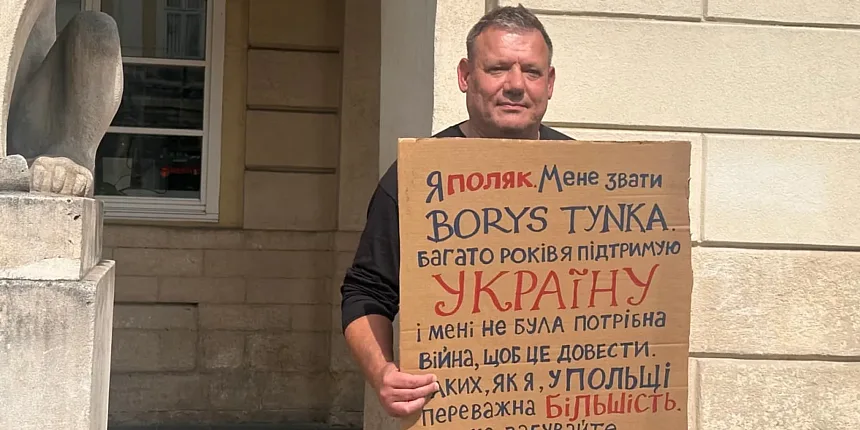 Поляк из Кракова приехал во Львов и устроил акцию в поддержку украинцев
