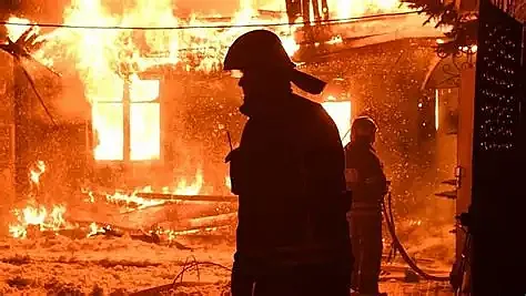 Пожар и мощная детонация под Киевом: горят жилые дома, число погибших возросло до 27
