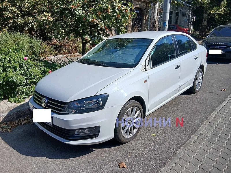 В центре Николаева неизвестный автомобиль врезался в припаркованные машины и скрылся