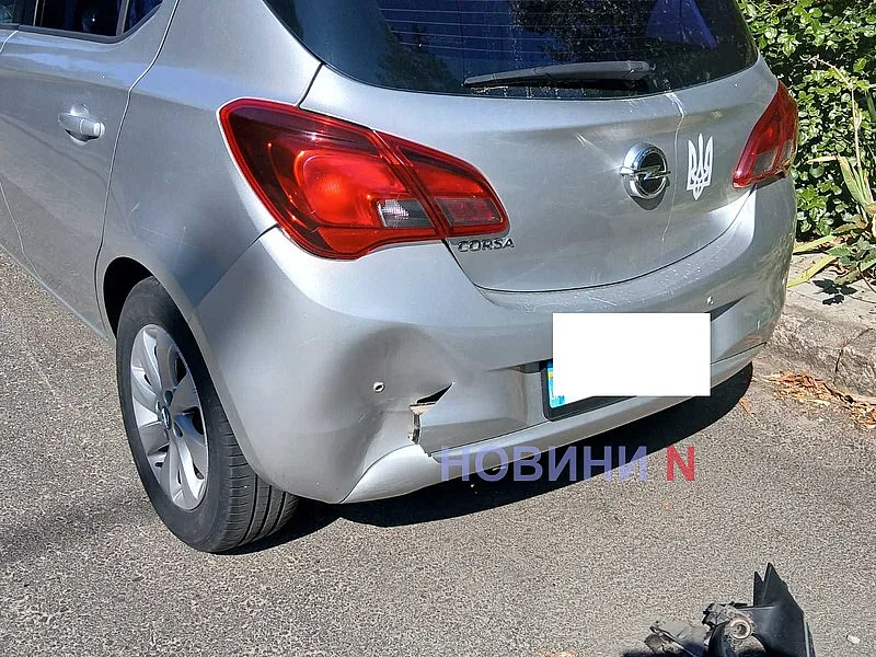 В центре Николаева неизвестный автомобиль врезался в припаркованные машины и скрылся