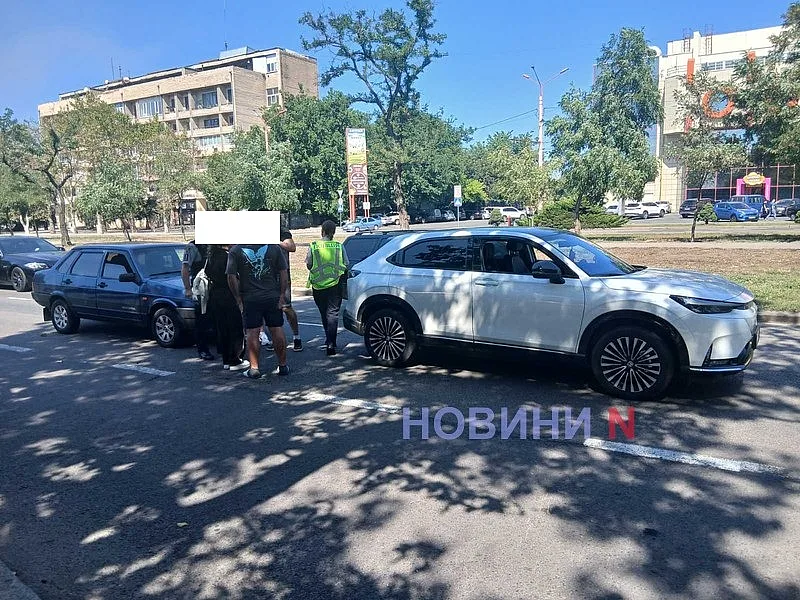 ВАЗ «догнал» Honda в центре Николаева
