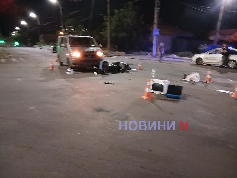 В Николаеве «Фольксваген» сбил мопед: два человека госпитализированы