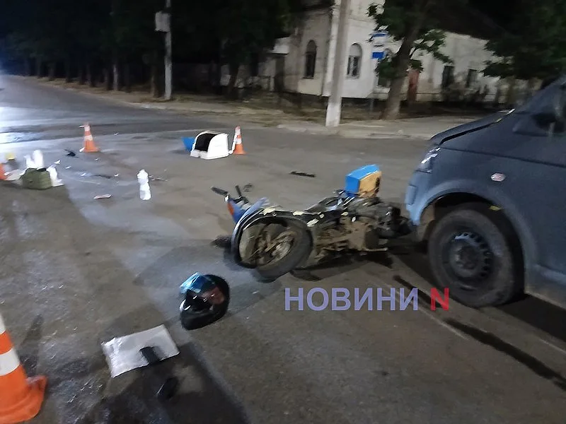 В Николаеве «Фольксваген» сбил мопед: два человека госпитализированы