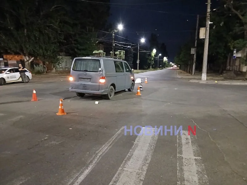 В Николаеве «Фольксваген» сбил мопед: два человека госпитализированы
