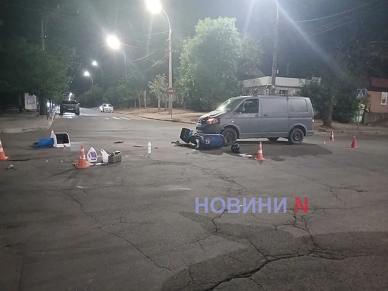 В Николаеве «Фольксваген» сбил мопед: два человека госпитализированы