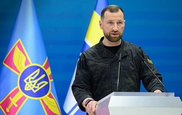 Министр обороны предложил уволенному Федорову сотрудничество