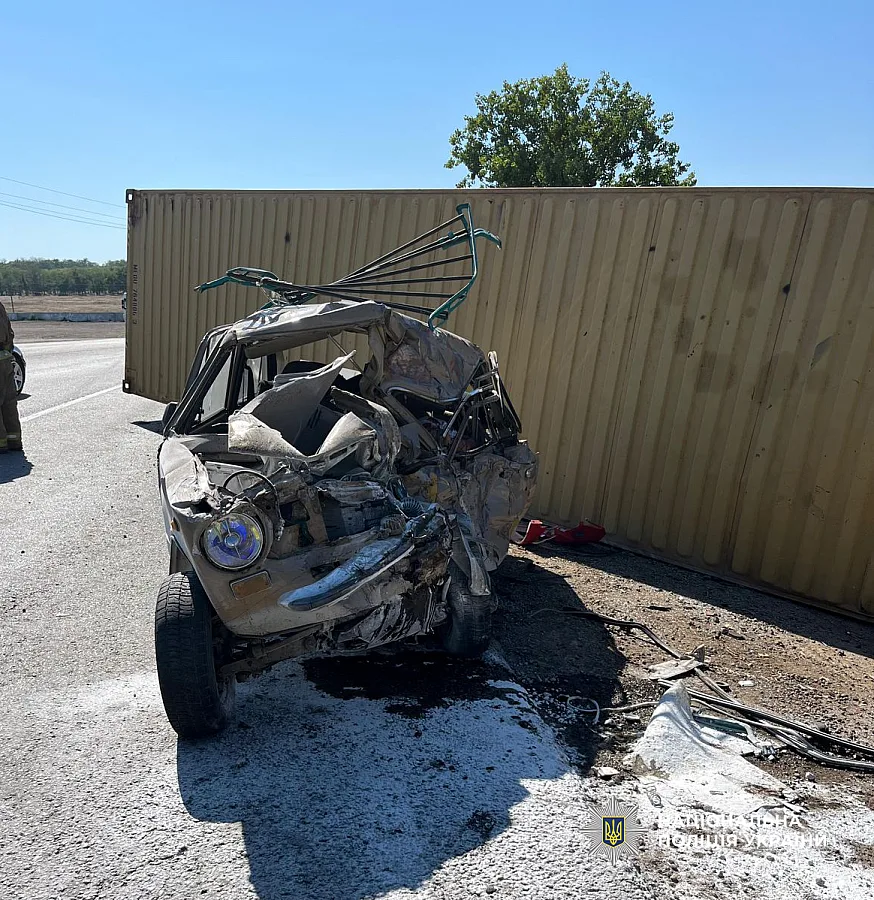 Смертельное ДТП на трассе под Одессой: столкнулись ВАЗ и грузовик DAF