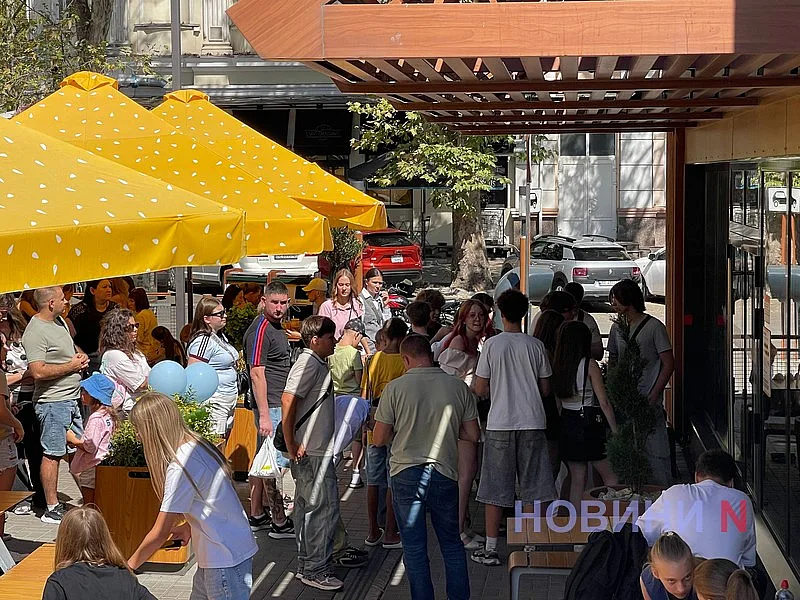 Без лінійок, зате з фонтанами та McDonald’s: як миколаївські школярі відзначили 1 вересня (фото)