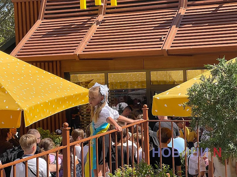 Без лінійок, зате з фонтанами та McDonald’s: як миколаївські школярі відзначили 1 вересня (фото)