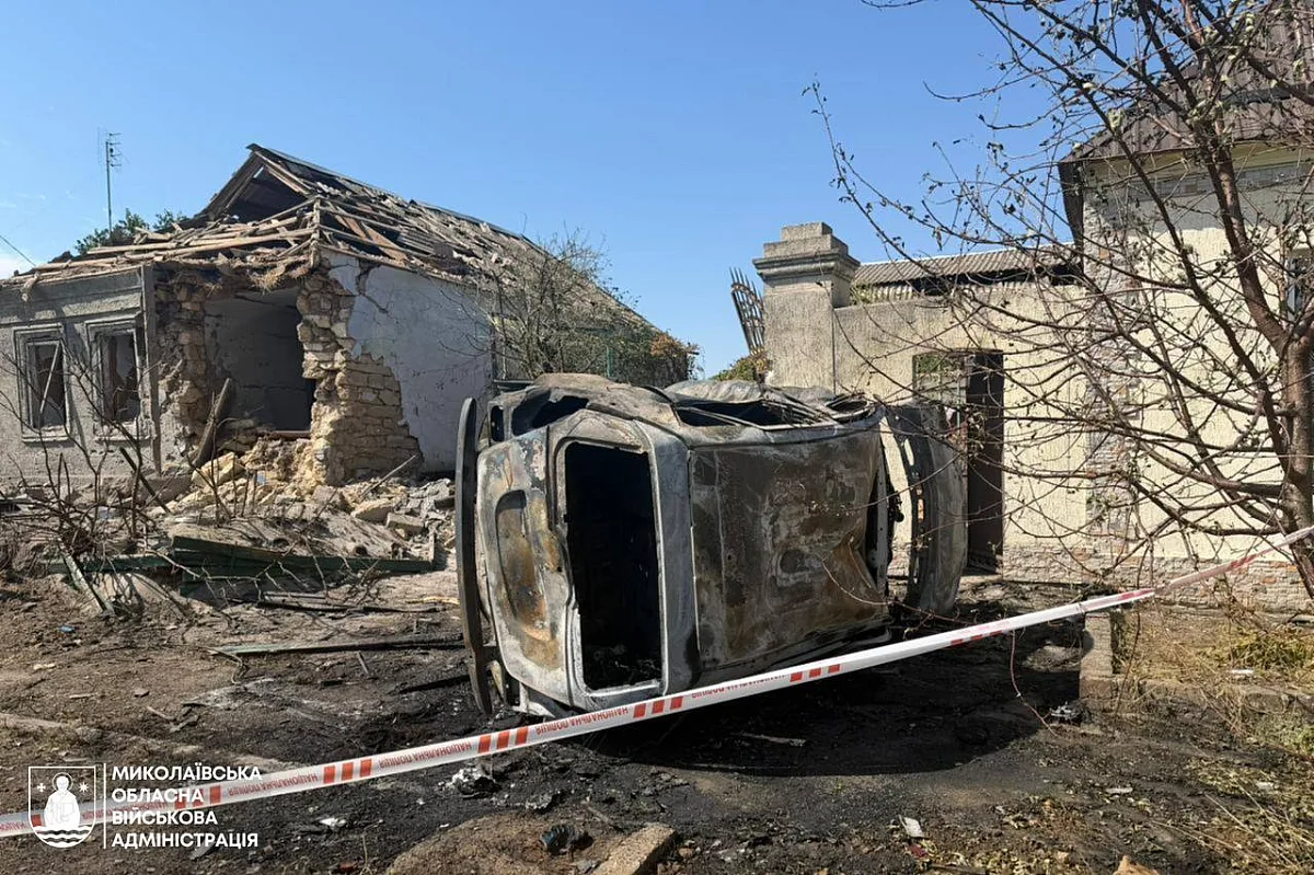Пошкоджено сім будинків та авто: з'явилися фото та відео наслідків ранкової атаки на Миколаїв