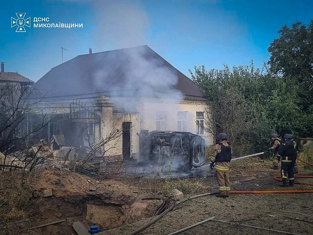 Пошкоджено сім будинків та авто: з\