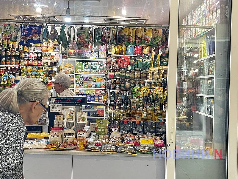 Порожні полиці налякали миколаївців: що відбувається у магазинах міста (фото)