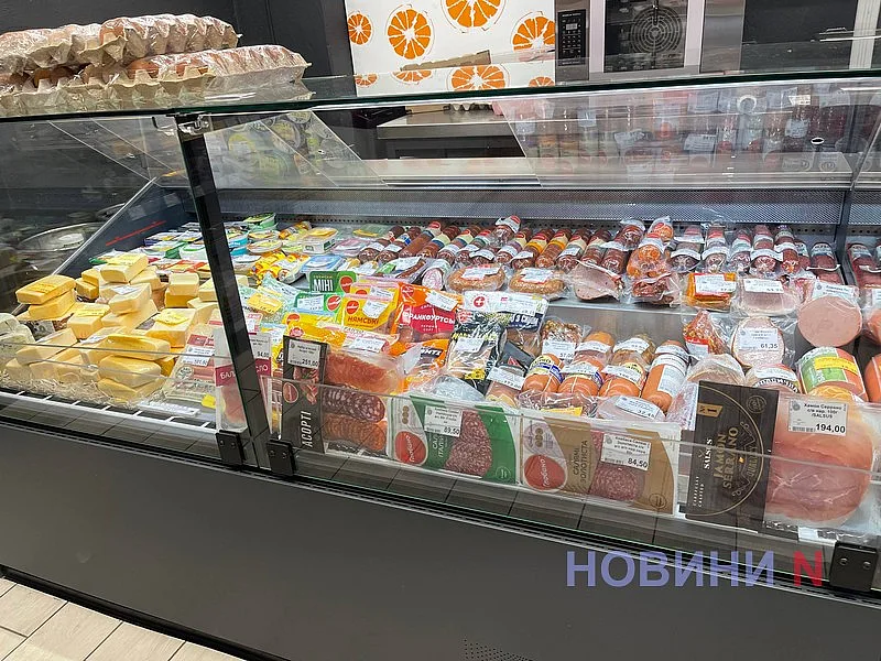Порожні полиці налякали миколаївців: що відбувається у магазинах міста (фото)