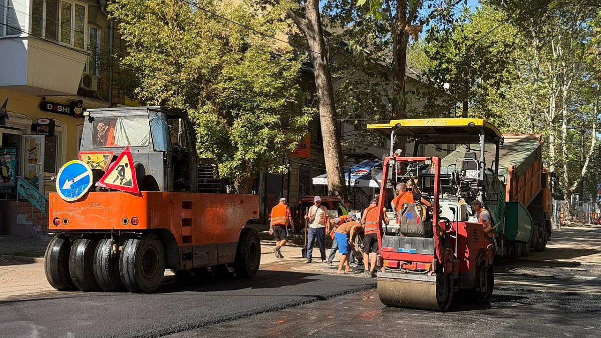 В Николаеве восстанавливают дорогу после ремонта тепловой сети (фото)