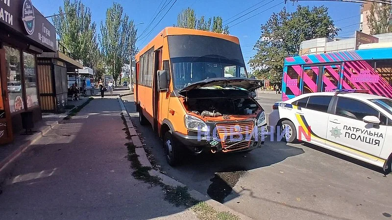На проспекті в Миколаєві сталася ДТП із трьома автомобілями