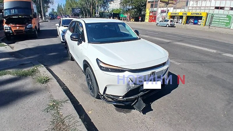 На проспекті в Миколаєві сталася ДТП із трьома автомобілями