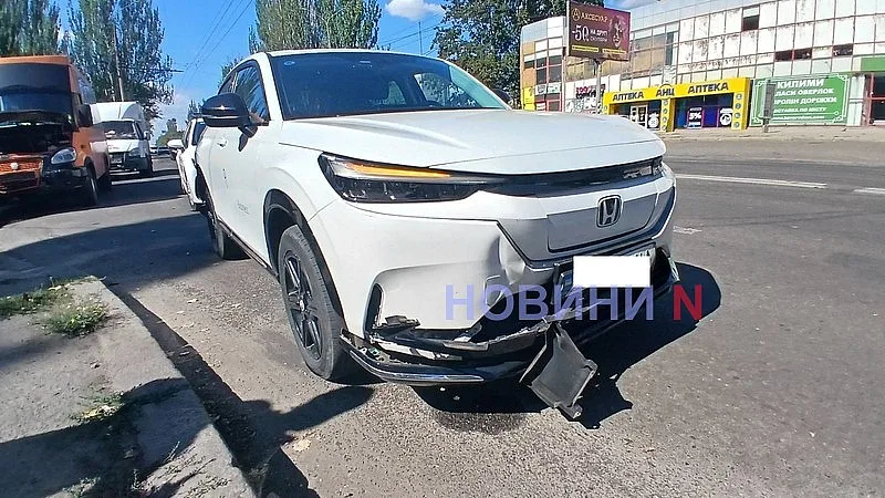 На проспекті в Миколаєві сталася ДТП із трьома автомобілями