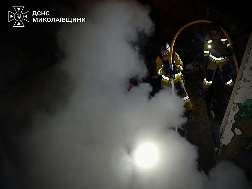 Пожары и разрушения: спасатели показали последствия атак на Николаевскую область