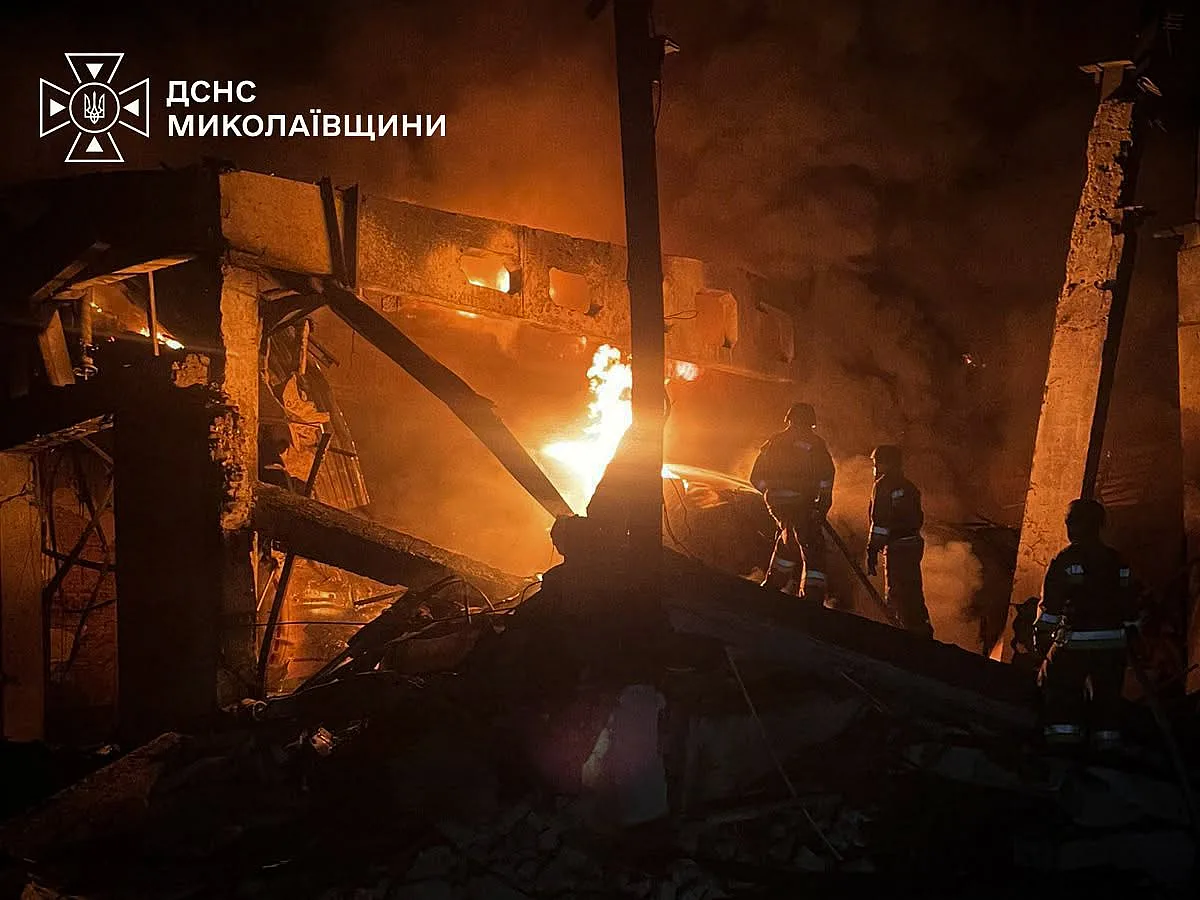 Пожары и разрушения: спасатели показали последствия атак на Николаевскую область