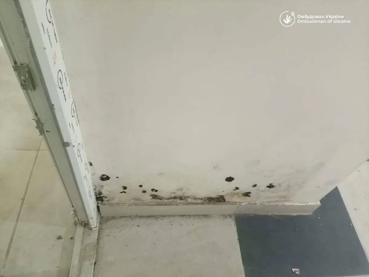 Канализация затапливает вентиляцию, а выходы заблокированы: в Николаеве проверили укрытия